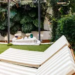 Pool & Garden In The Heart Of Apartament Lizbona