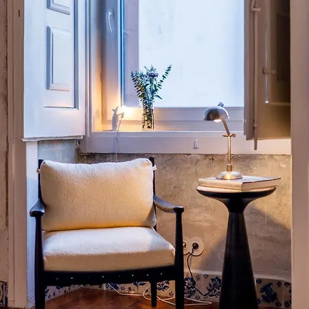 Pool & Garden In The Heart Of Apartment Lisbon