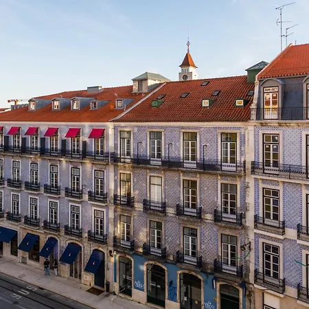 Pool & Garden In The Heart Of Lisbon