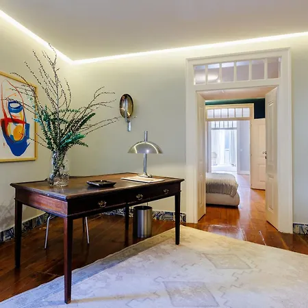 Apartment Pool & Garden In The Heart Of