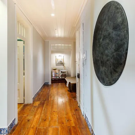 Pool & Garden In The Heart Of Apartment Lisbon