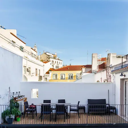 Apartment Pool & Garden In The Heart Of Lisbon