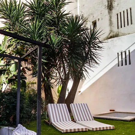 Apartment Pool & Garden In The Heart Of Lisbon