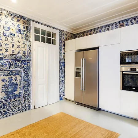 Apartment Pool & Garden In The Heart Of Lisbon