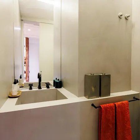 Pool & Garden In The Heart Of Apartment Lisbon