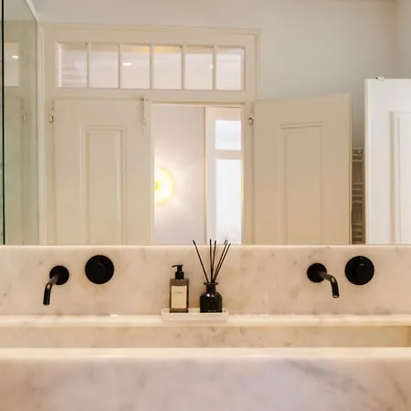 Pool & Garden In The Heart Of