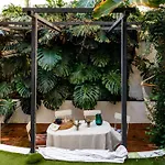 Pool & Garden In The Heart Of リスボン